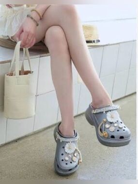 Crocs Bae Jewel Bedazzled Clog NWOT